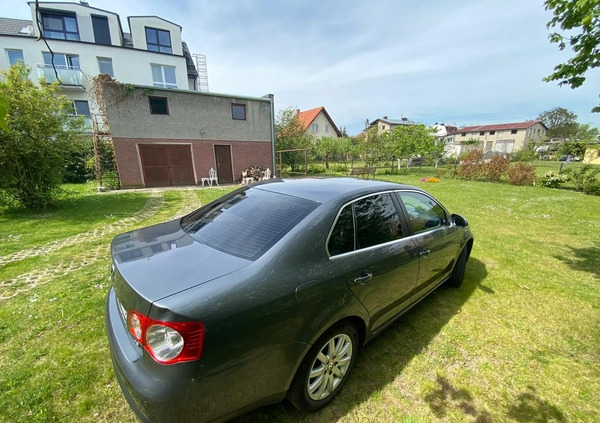 Volkswagen Jetta cena 17500 przebieg: 188000, rok produkcji 2010 z Pełczyce małe 92